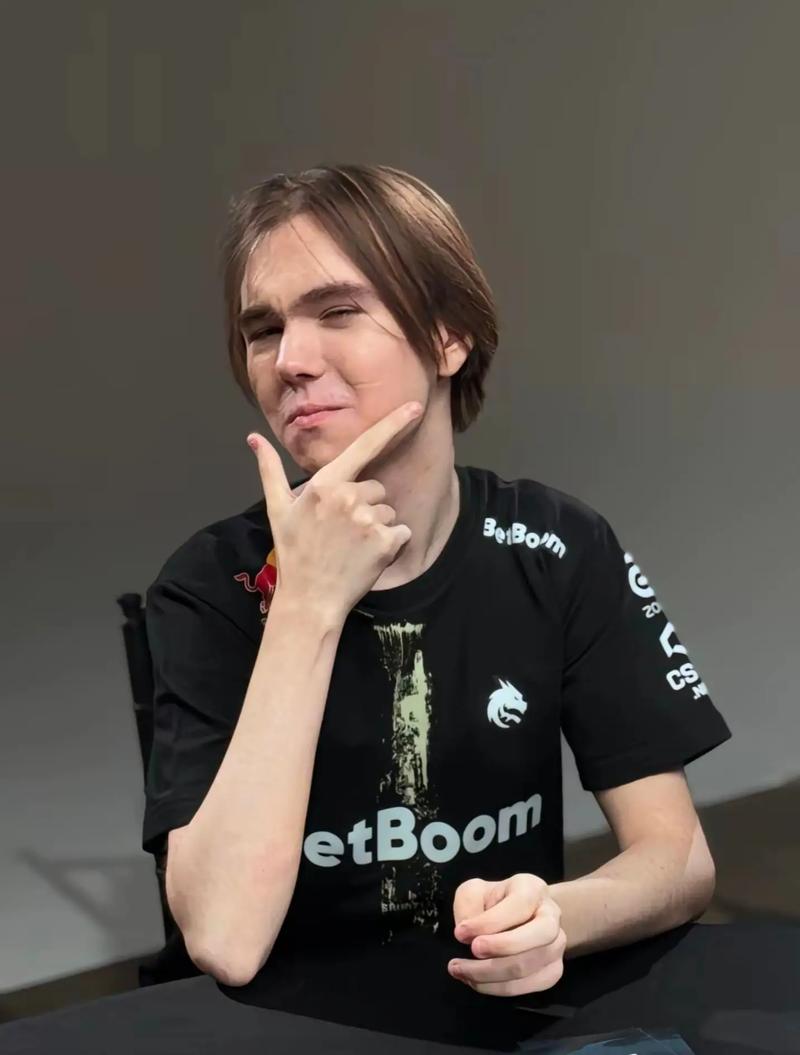 Oh My God 官方：打野 xiaofang （方哲宇）从今天开始以自由球员身份离队